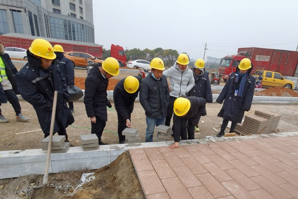 1610011046697171.jpg 黨委委員付海華昌東大道洛陽(yáng)東路指導(dǎo)工作6004003.jpg