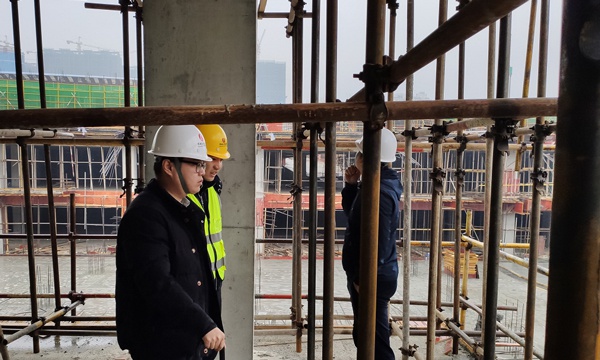 1612169425771163.jpg 南昌市政建設(shè)集團(tuán)桃花南路安置房項(xiàng)目開展2021年安全質(zhì)量進(jìn)度檢查6003.jpg