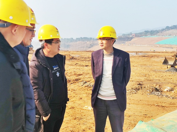 1612340799967281.jpg 南昌市政建設(shè)集團(tuán)麥園生活垃圾填埋場終期封場工程進(jìn)行節(jié)前安全檢查6001.jpg