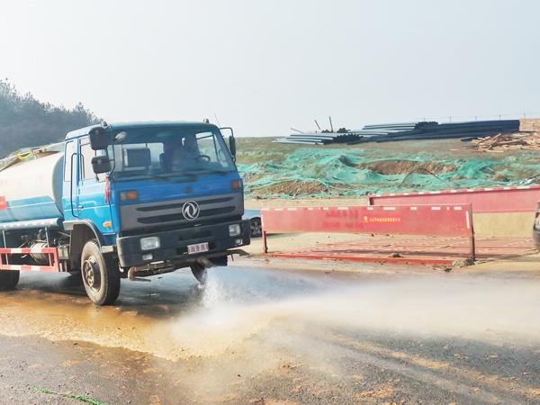 1612340818113239.jpg 南昌市政建設(shè)集團(tuán)麥園生活垃圾填埋場終期封場工程進(jìn)行節(jié)前安全檢查6002.jpg