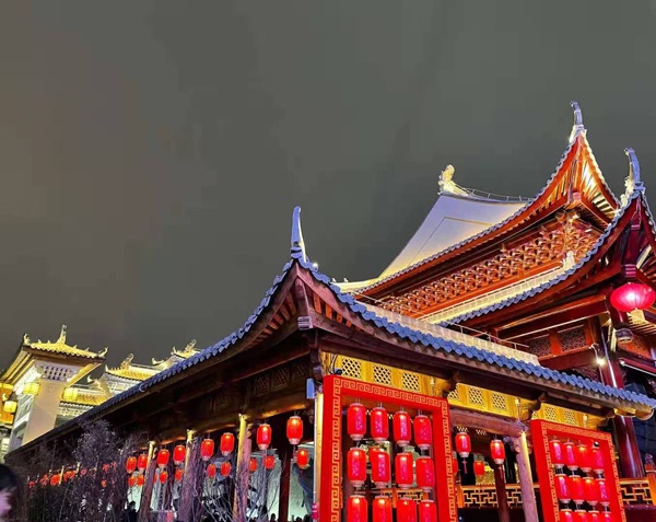 1613718710581348.jpg 南昌市政建設(shè)集團春節(jié)守護萬壽宮歷史文化街區(qū)6001.jpg