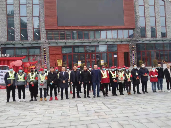 1613721052276362.jpg 南昌市政建設(shè)集團領(lǐng)導(dǎo)春節(jié)慰問春節(jié)值班員工6003.jpg