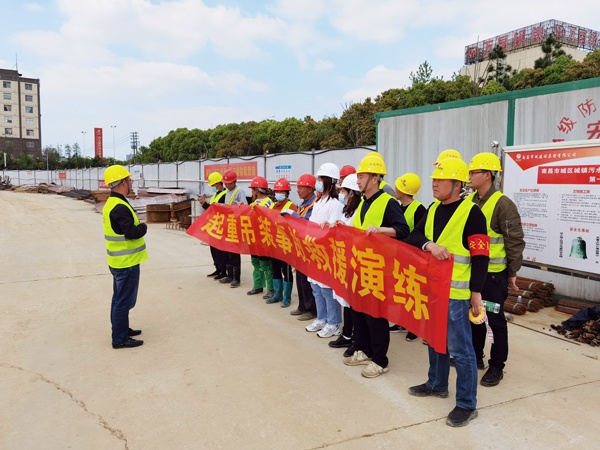 1618189894390255.jpg 南昌市政建設(shè)集團污水全收集全處理項目開展起重吊裝事故應(yīng)急救援演練6001.jpg