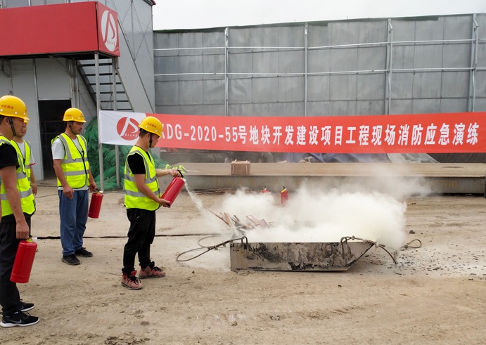 1623916297144423.jpg 無(wú)錫XDG-2020-55號(hào)地塊開(kāi)發(fā)建設(shè)項(xiàng)目部開(kāi)展消防應(yīng)急演練691.jpg