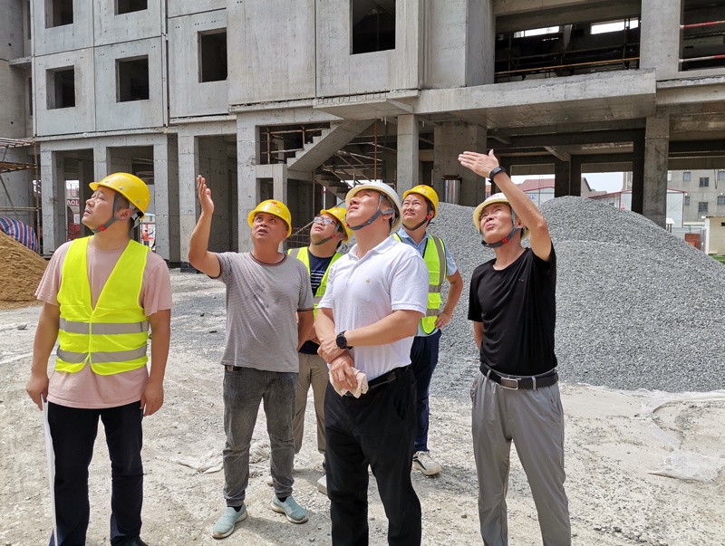 1623997292749865.jpg 南昌市政建設(shè)集團(tuán)徐旭到天祥安置房項(xiàng)目督導(dǎo)安全生產(chǎn)工作8001.jpg
