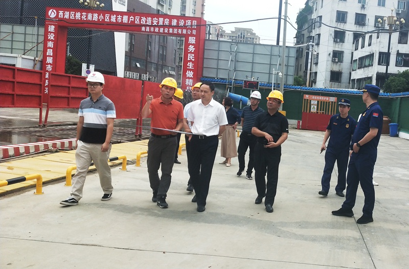 1624344345146337.jpg 南昌市西湖區(qū)常務(wù)副區(qū)長(zhǎng)鄧云生到桃花安置房項(xiàng)目檢查指導(dǎo)安全生產(chǎn)工作8002.jpg