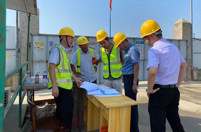 1632282241254720.jpg 南昌市政建設(shè)集團(tuán)中秋節(jié)走訪慰問(wèn)項(xiàng)目一線(xiàn)職工6913.jpg