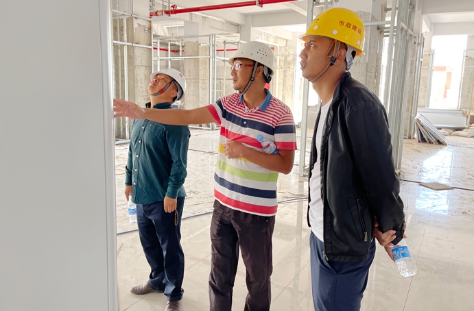 1634193552155738.jpg 周天奇前往生態(tài)農(nóng)業(yè)示范園研發(fā)大樓項(xiàng)目指導(dǎo)工作691.jpg