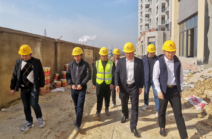 1638512213508492.jpg 徐旭前往秦坊棚戶區(qū)改造及天祥安置房項目檢查督導691.jpg