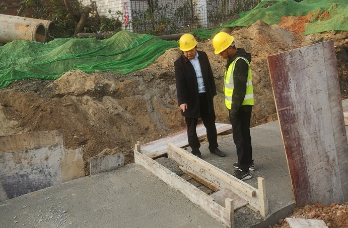 1639099772193436.jpg 南昌市政建設(shè)集團(tuán)呂文前往洛陽東路綜合改造工程項(xiàng)目檢查指導(dǎo)691.jpg