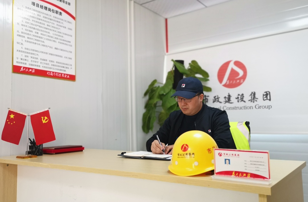 1646816061296522.jpg 南昌市政建設(shè)集團(tuán)2021年優(yōu)秀中層汪曉洋.jpg