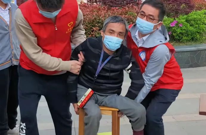 1649900472222643.jpg 市政建設再出發(fā) 助力社區(qū)核酸檢測6912.jpg