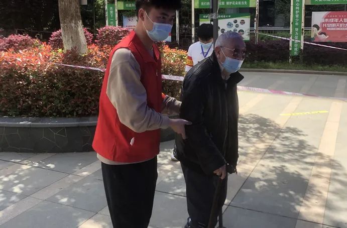 1649900477472047.jpg 市政建設再出發(fā) 助力社區(qū)核酸檢測6913.jpg