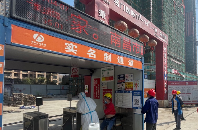 1649900704549781.jpg 各項(xiàng)目部開展全員核酸檢測(cè)6911.jpg