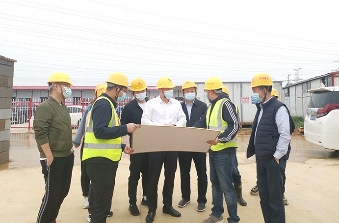 徐旭帶隊深入項目督導(dǎo)假期疫情防控、安全生產(chǎn)工作，看望慰問一線職工03.jpg