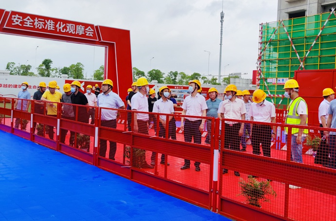 市政公用集團葛威敏帶隊到秦坊安置房項目現(xiàn)場觀摩 市政公用集團葛威敏帶隊到秦坊安置房項目現(xiàn)場觀摩