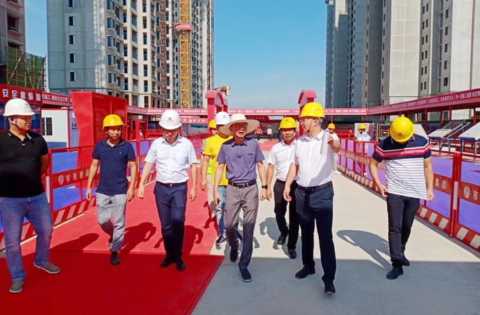 南昌市政公用集團(tuán)鄭學(xué)平到秦坊安置房(一期)一標(biāo)段項(xiàng)目檢查指導(dǎo) 南昌市政公用集團(tuán)鄭學(xué)平到秦坊安置房(一期)一標(biāo)段項(xiàng)目檢查指導(dǎo)