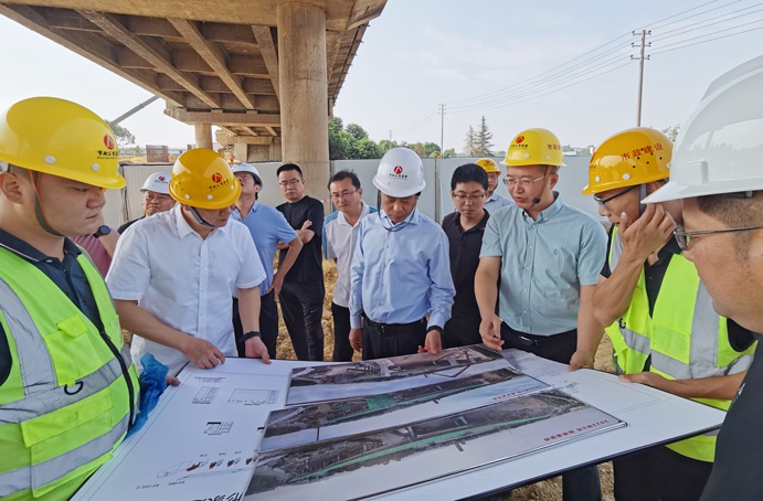 市政公用集團黨委副書記總經(jīng)理萬義輝到S49楓生快速提升改造工程檢查慰問 市政公用集團黨委副書記總經(jīng)理萬義輝到S49楓生快速提升改造工程檢查慰問