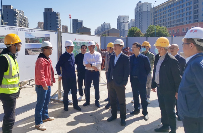 市政公用集團(tuán)萬義輝深入S49楓生快速路提升改造工程督導(dǎo) 市政公用集團(tuán)萬義輝深入S49楓生快速路提升改造工程督導(dǎo)