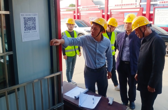 張世東深入市政公用城項(xiàng)目、秦坊安置房項(xiàng)目、南昌高鐵東站新區(qū)項(xiàng)目督查質(zhì)量、安全、揚(yáng)塵治理工作