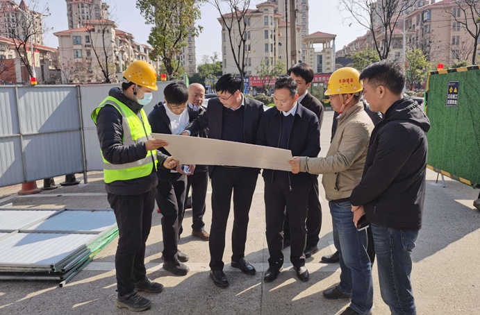 青山湖區(qū)委副書記、區(qū)長楊育星深入利民路項(xiàng)目調(diào)研