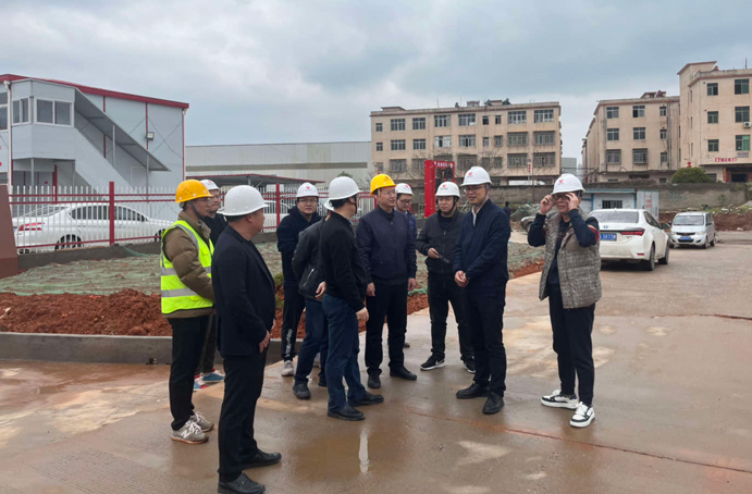 市政公用集團(tuán)副總經(jīng)理?xiàng)铋e冬到新建區(qū)職業(yè)技術(shù)學(xué)校新校區(qū)建設(shè)項(xiàng)目調(diào)研 市政公用集團(tuán)副總經(jīng)理?xiàng)铋e冬到新建區(qū)職業(yè)技術(shù)學(xué)校新校區(qū)建設(shè)項(xiàng)目調(diào)研