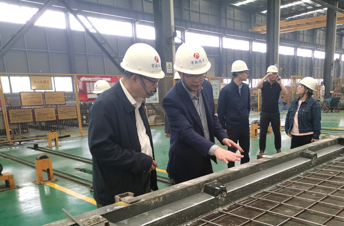 南昌市工業(yè)和信息化局裝備工業(yè)科副科長徐遠(yuǎn)斌到市政遠(yuǎn)大公司調(diào)研裝配式建筑 南昌市工業(yè)和信息化局裝備工業(yè)科副科長徐遠(yuǎn)斌到市政遠(yuǎn)大公司調(diào)研裝配式建筑