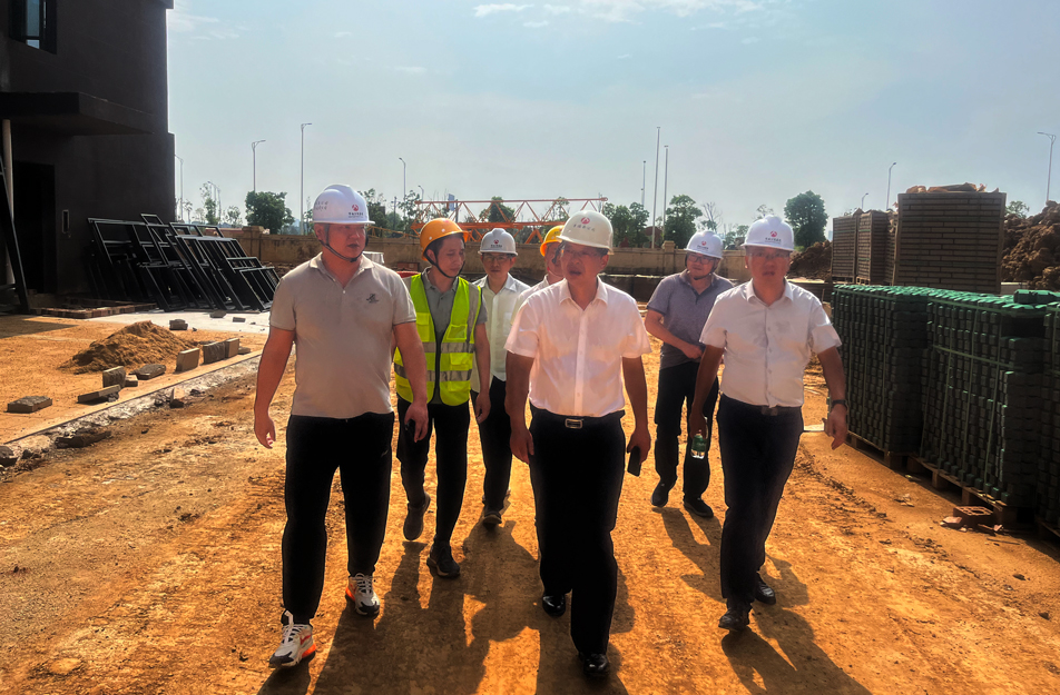 劉順保到秦坊安置房一期一標(biāo)項(xiàng)目調(diào)研 劉順保到秦坊安置房一期一標(biāo)項(xiàng)目調(diào)研