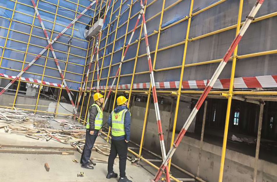 應(yīng)對低溫雨雪冰凍天氣 市政建設(shè)人在行動 應(yīng)對低溫雨雪冰凍天氣 市政建設(shè)人在行動