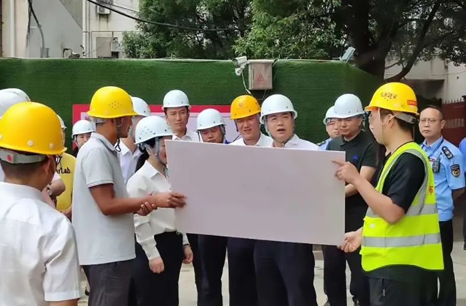 南昌市東湖區(qū)區(qū)委書(shū)記高輝紅到江西油脂化工廠棚改項(xiàng)目調(diào)研