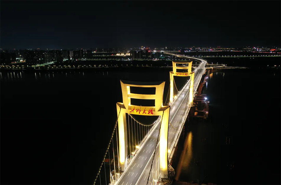 洪州大橋燈光璀璨 點亮南昌新風(fēng)采 洪州大橋燈光璀璨 點亮南昌新風(fēng)采