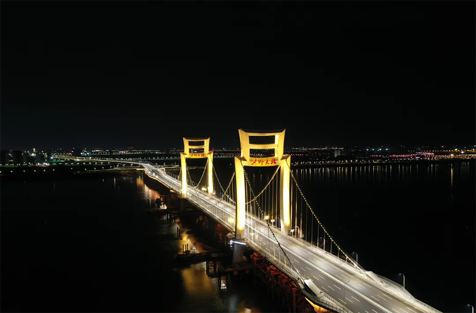 洪州大橋燈光璀璨 點亮南昌新風(fēng)采 洪州大橋燈光璀璨 點亮南昌新風(fēng)采