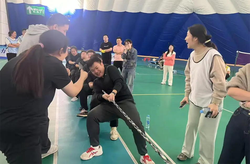 南昌市政建設(shè)集團有限公司與新宇建設(shè)拔河團建活動 南昌市政建設(shè)集團有限公司與新宇建設(shè)拔河團建活動