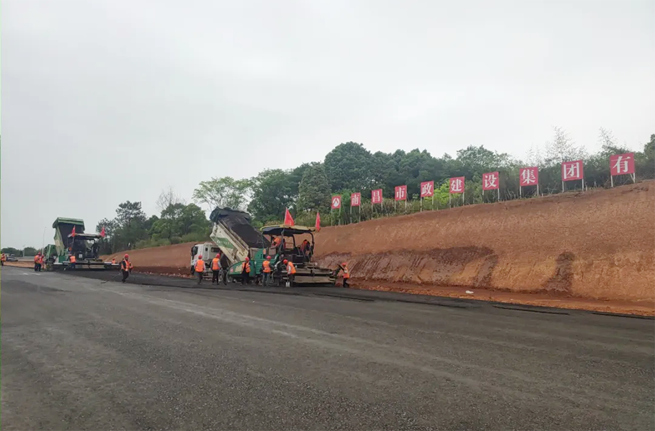 南昌云翔大道級配碎石施工啟動 | 安全質(zhì)量雙控推進路面結(jié)構(gòu)新階段 南昌云翔大道級配碎石施工啟動 | 安全質(zhì)量雙控推進路面結(jié)構(gòu)新階段