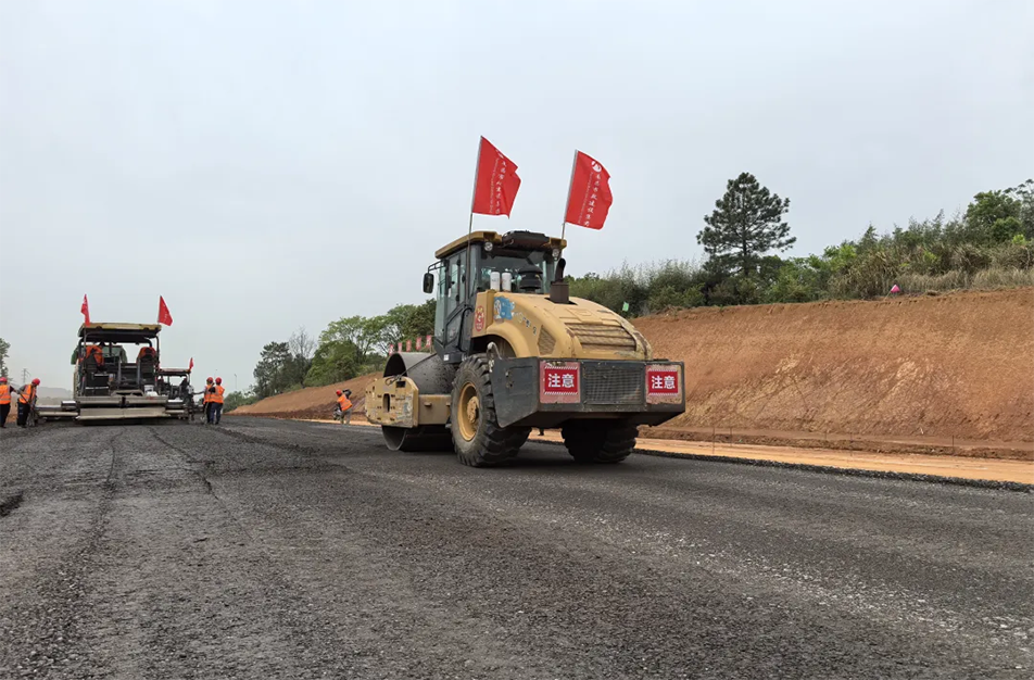 南昌云翔大道級配碎石施工啟動 | 安全質(zhì)量雙控推進路面結(jié)構(gòu)新階段 南昌云翔大道級配碎石施工啟動 | 安全質(zhì)量雙控推進路面結(jié)構(gòu)新階段