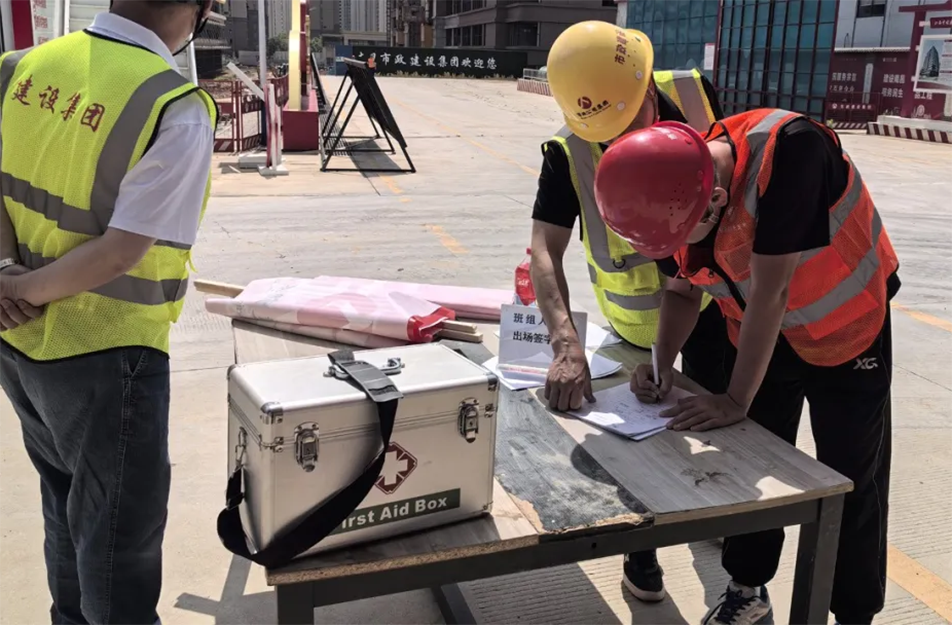 南昌市政建設(shè)集團(tuán)開展年中質(zhì)量安全大檢查 16個項(xiàng)目發(fā)現(xiàn)18項(xiàng)優(yōu)秀實(shí)踐 南昌市政建設(shè)集團(tuán)開展年中質(zhì)量安全大檢查 16個項(xiàng)目發(fā)現(xiàn)18項(xiàng)優(yōu)秀實(shí)踐