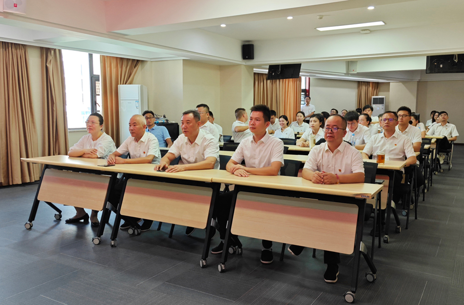 南昌市政建設(shè)集團(tuán)組織觀看抗戰(zhàn)勝利80周年閱兵儀式 激發(fā)干部職工愛(ài)國(guó)熱情 南昌市政建設(shè)集團(tuán)組織觀看抗戰(zhàn)勝利80周年閱兵儀式 激發(fā)干部職工愛(ài)國(guó)熱情