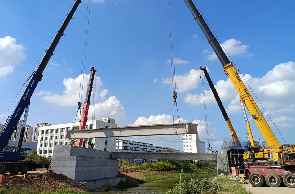 深南互通立交項目完成跨渠橋關(guān)鍵梁體吊裝 6片大型箱梁精準(zhǔn)安裝 深南互通立交項目完成跨渠橋關(guān)鍵梁體吊裝 6片大型箱梁精準(zhǔn)安裝